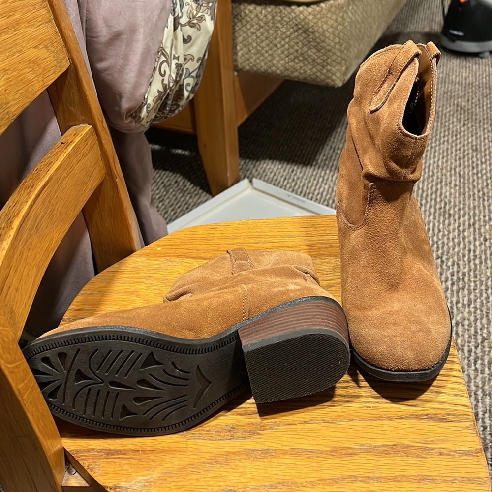 Suede booties. Barely worn. Size 7.5 - Picture 3 of 3